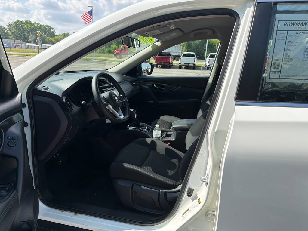 Used 2017 Nissan Rogue S AWD/4WD image 10