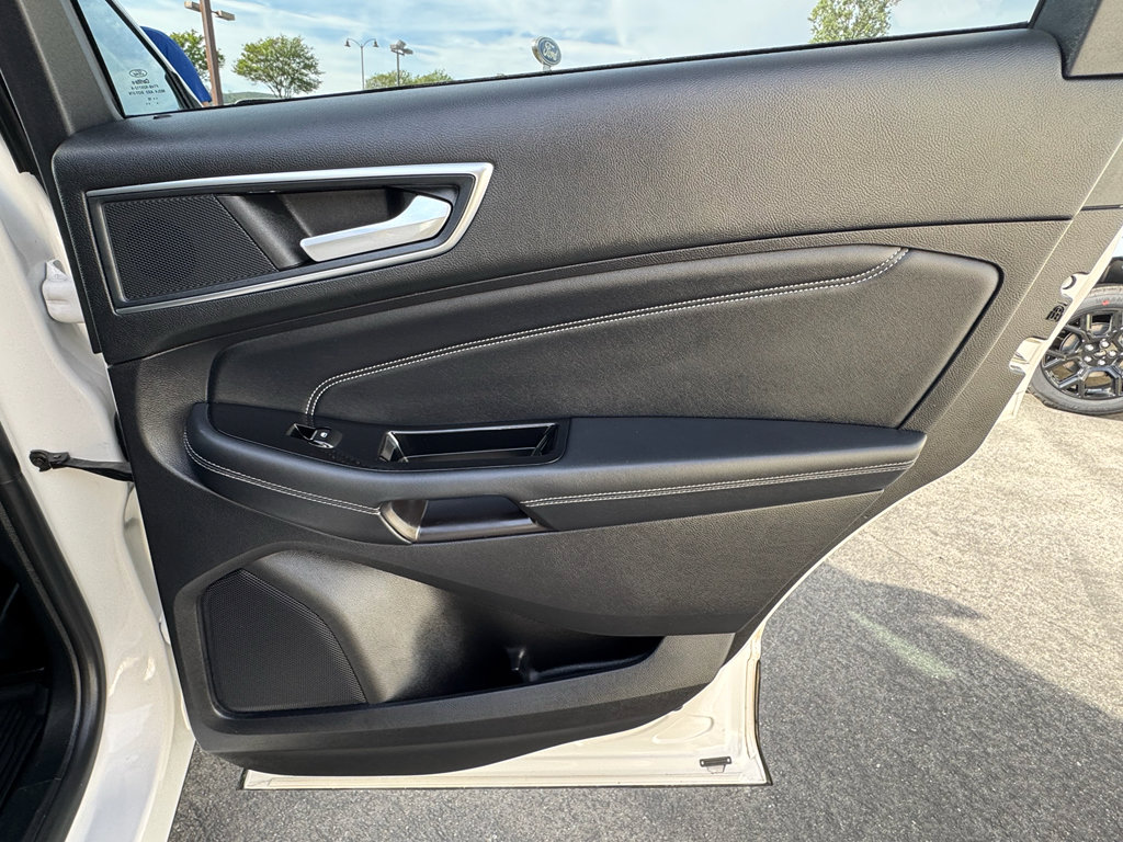 Used 2018 Ford Edge Titanium w/ Equipment Group 301A image 22