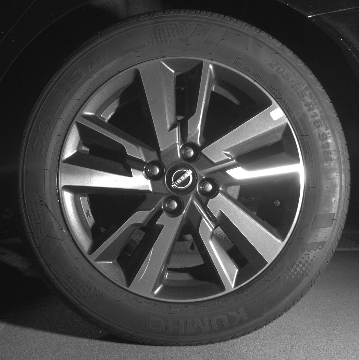 Used 2025 Nissan Versa SV image 14