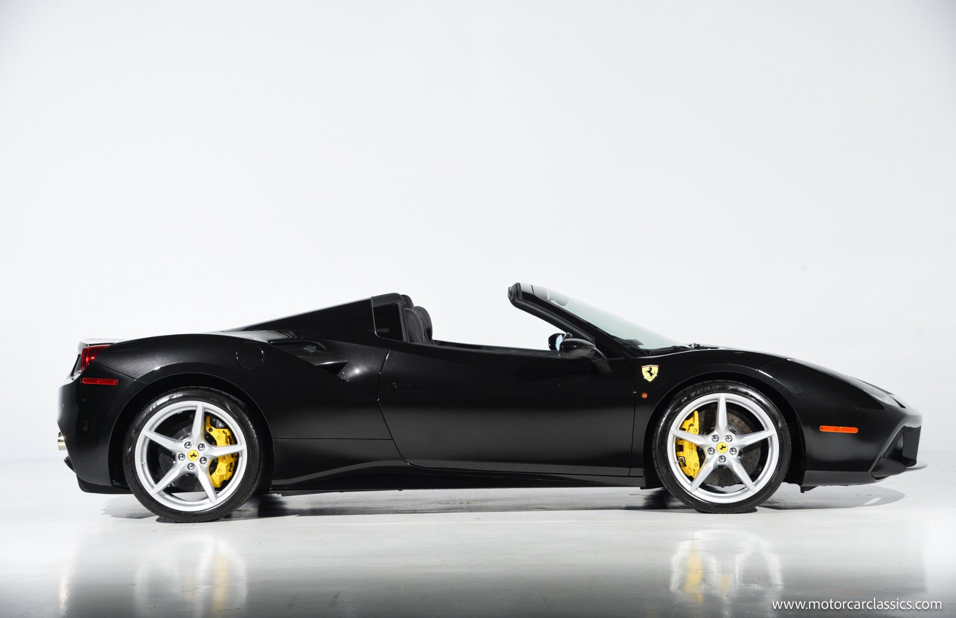 Used 2016 Ferrari 488 Spider RWD image 12