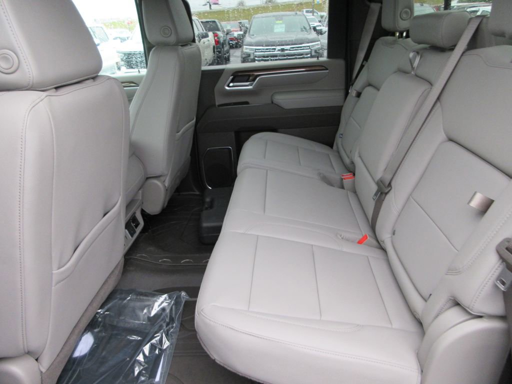 New 2026 Chevrolet Silverado 3500 LT w/ All Star Edition AWD/4WD image 16