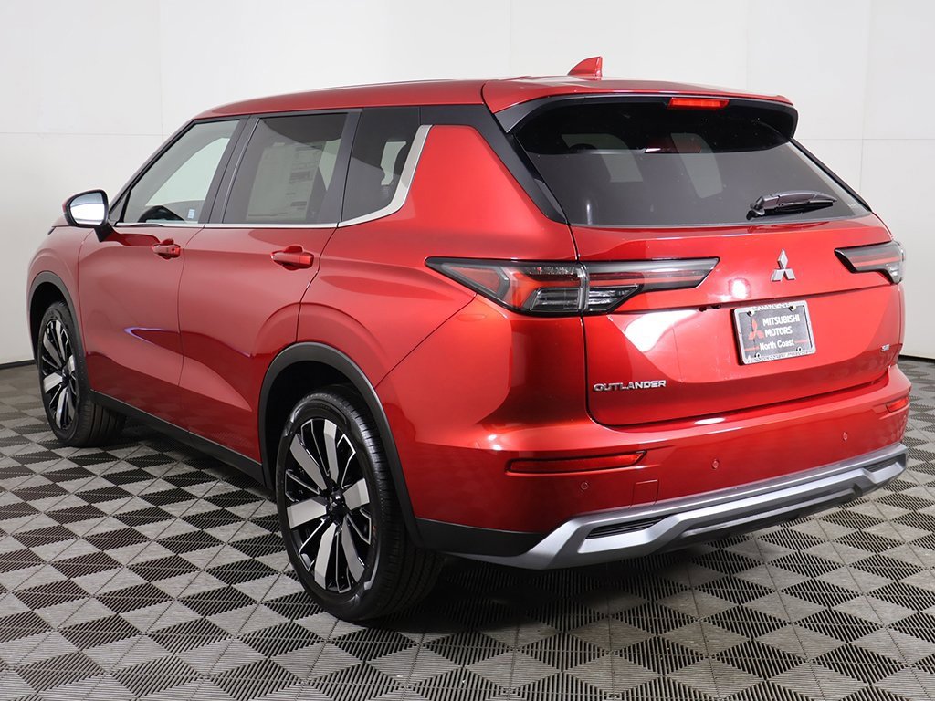 New 2025 Mitsubishi Outlander SE image 11