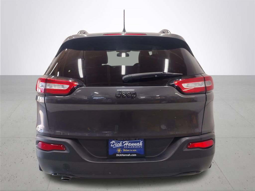 Used 2017 Jeep Cherokee Sport FWD image 12