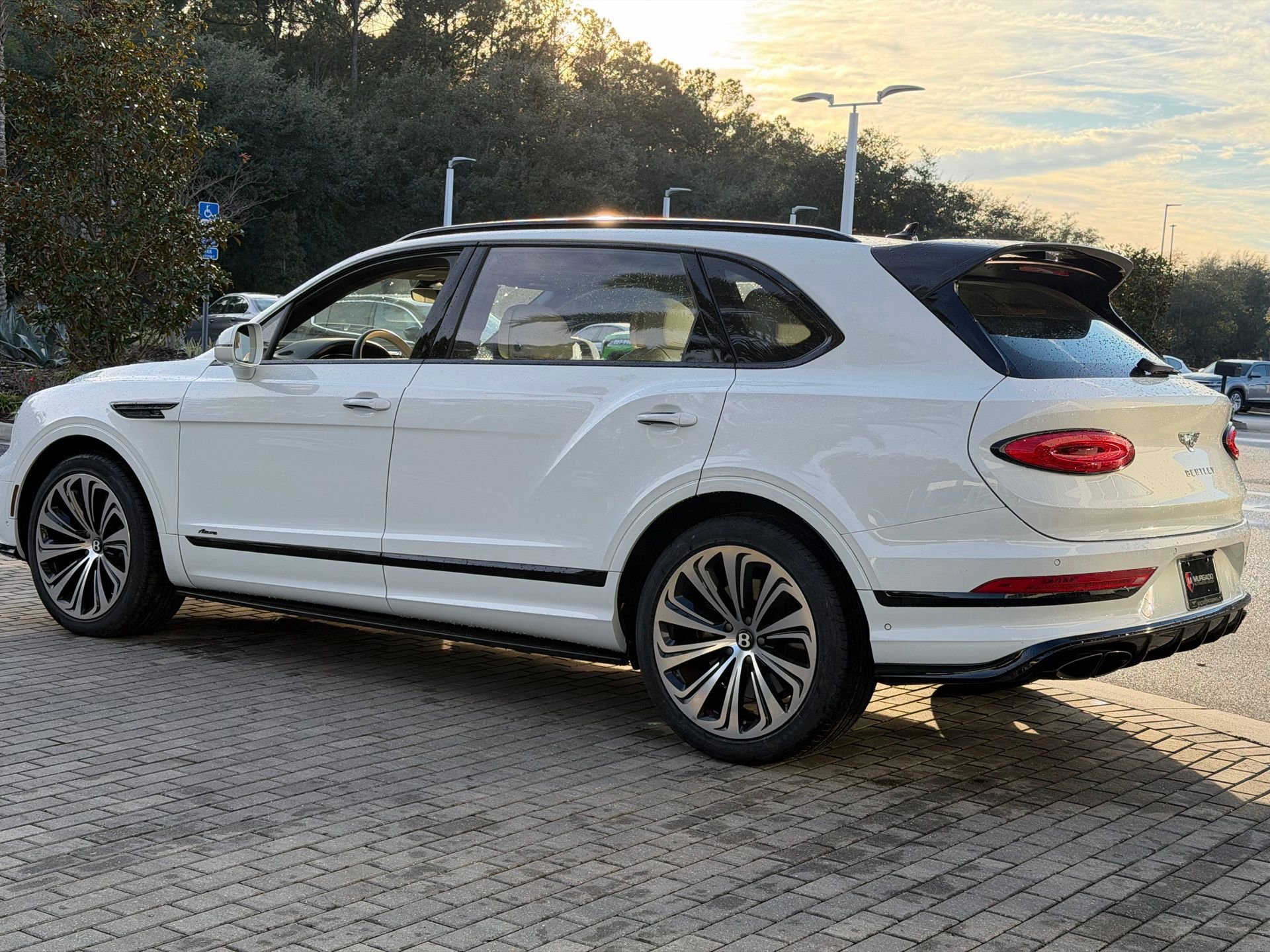 Used 2023 Bentley Bentayga Extended Wheelbase image 12