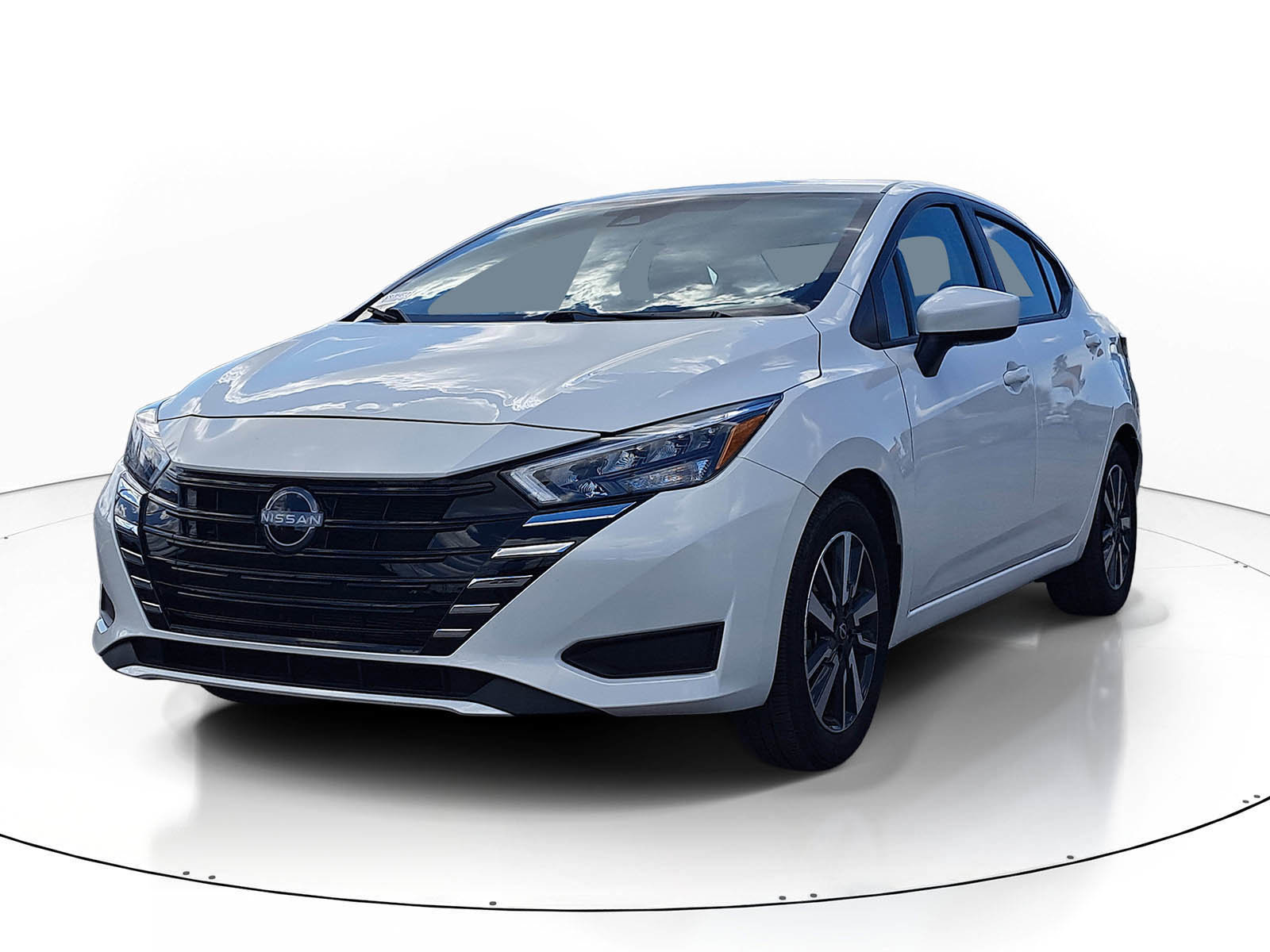 Used 2025 Nissan Versa SV image 3