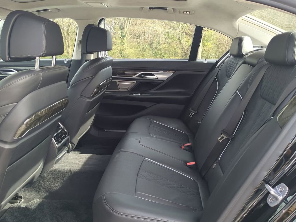 Used 2020 BMW 750i xDrive w/ Executive Package image 11