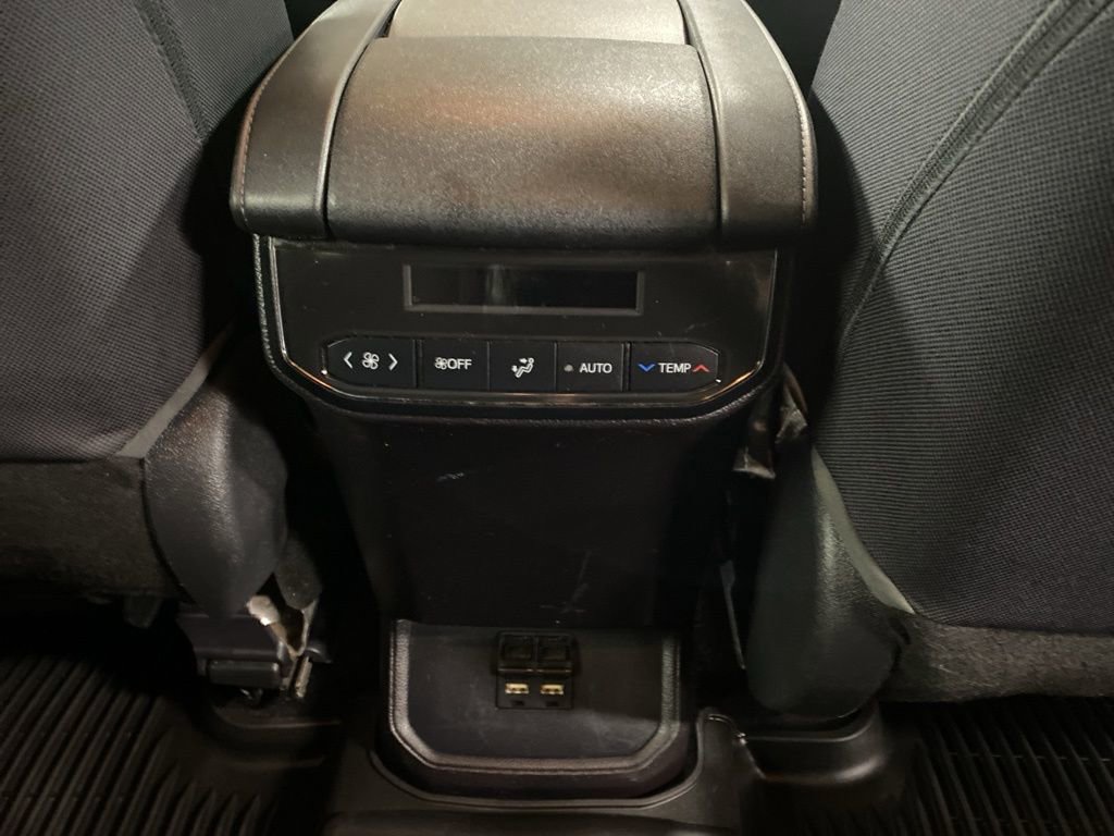 Used 2020 Toyota Highlander LE AWD/4WD image 21