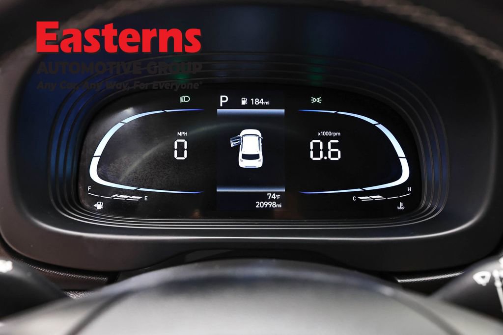 Used 2024 Hyundai Venue Limited FWD image 17