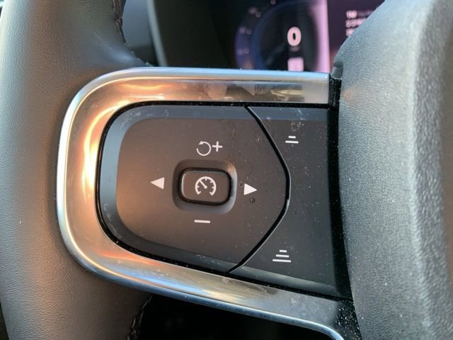 Used 2023 Volvo XC40 B5 Plus w/ Protection Package Premier AWD/4WD image 11