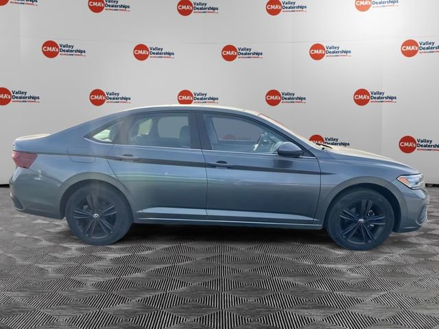 Used 2022 Volkswagen Jetta SE w/ Panoramic Sunroof Package image 5