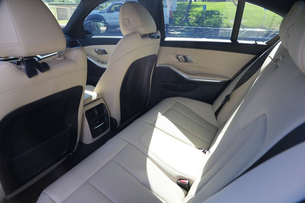 Used 2023 BMW 330i Sedan w/ Premium Package RWD image 13