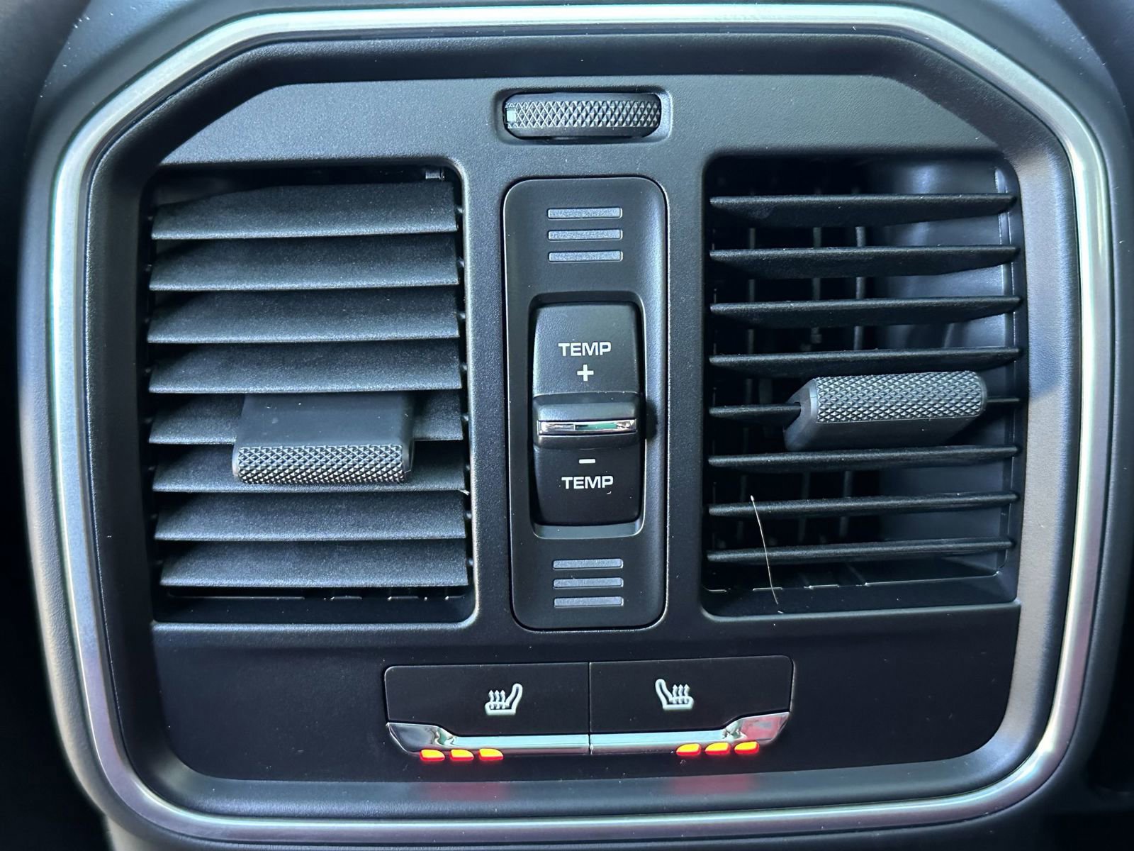 New 2026 Porsche Macan Turbo image 17