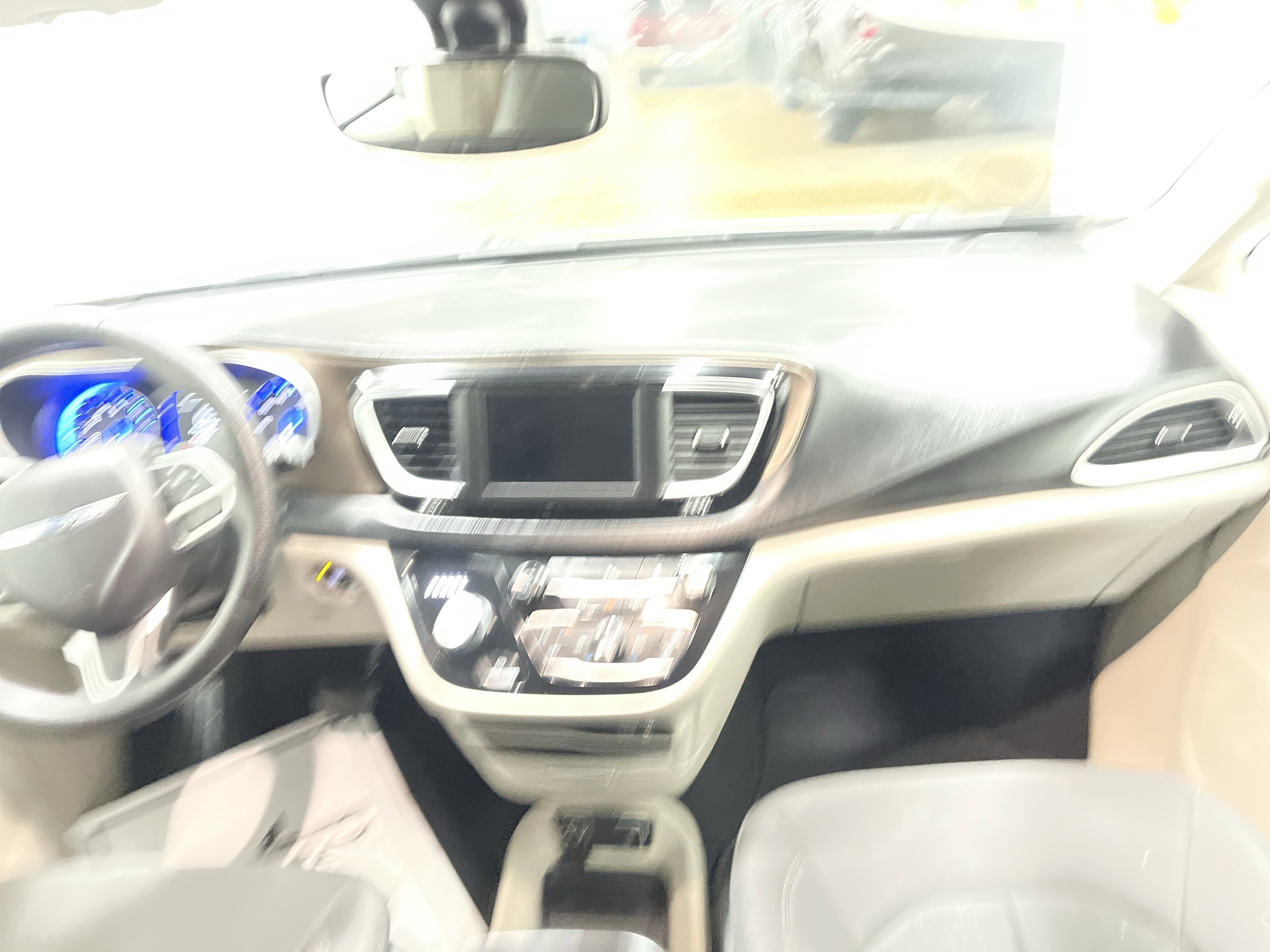 Used 2019 Chrysler Pacifica Touring Plus w/ Tire & Wheel Group image 21