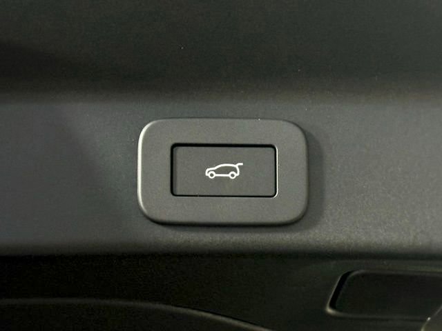 New 2025 Jaguar F-PACE R-Dynamic S image 18