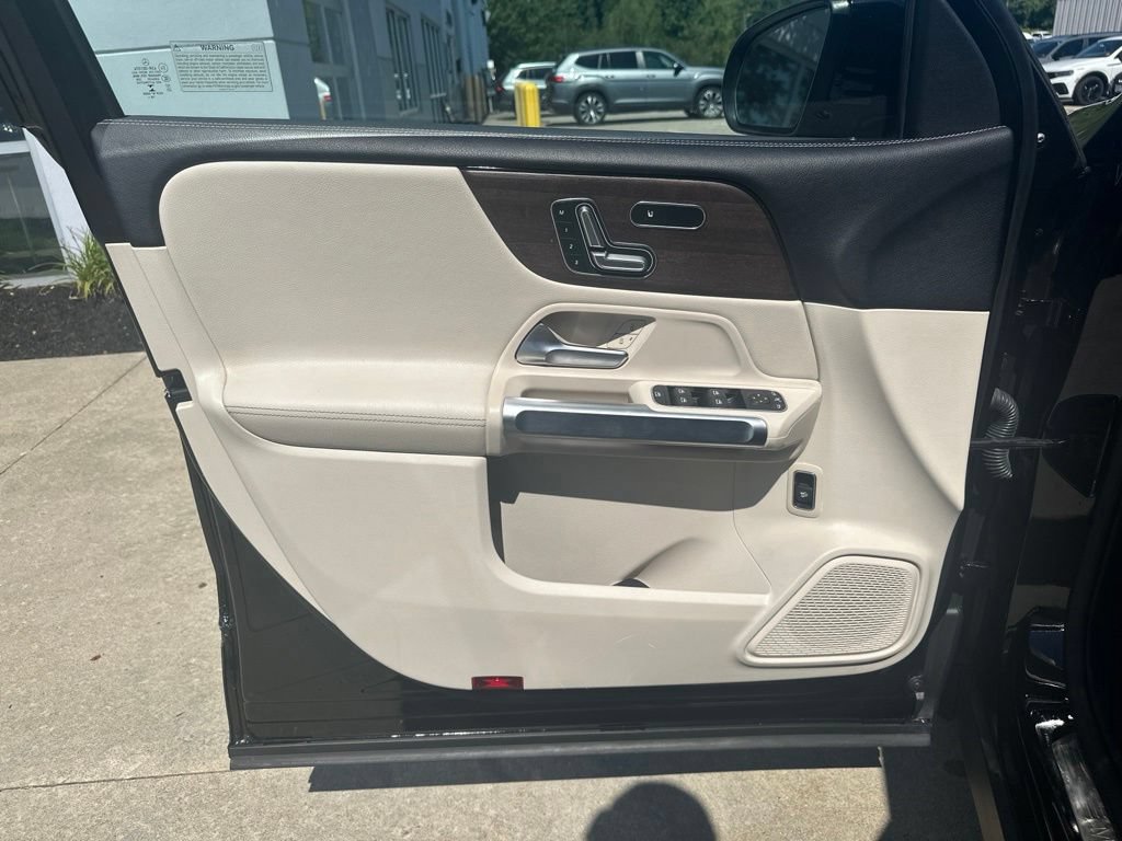 Used 2020 Mercedes-Benz GLB 250 4MATIC w/ Premium Package image 15