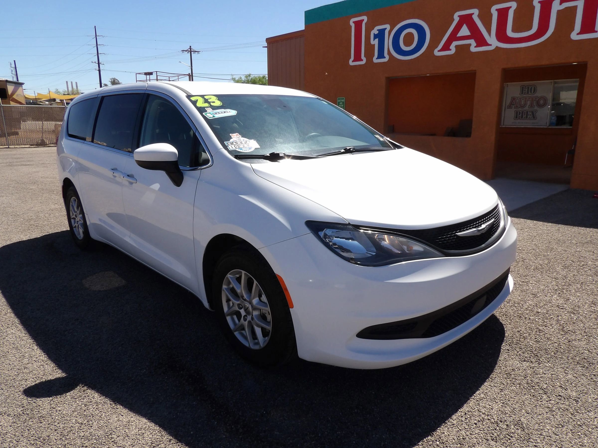 Used 2023 Chrysler Voyager LX image 2