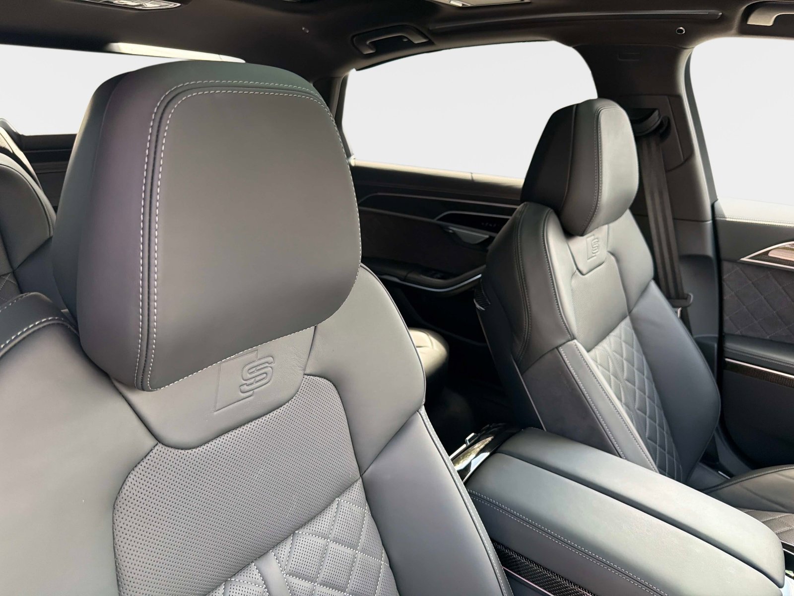 Used 2025 Audi S8 4.0T image 23