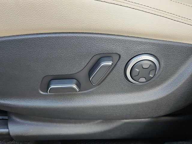 Used 2026 Genesis GV70 2.5T Select image 12