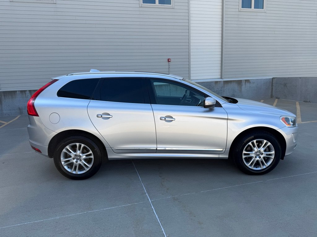 Used 2015 Volvo XC60 T5 AWD/4WD image 2