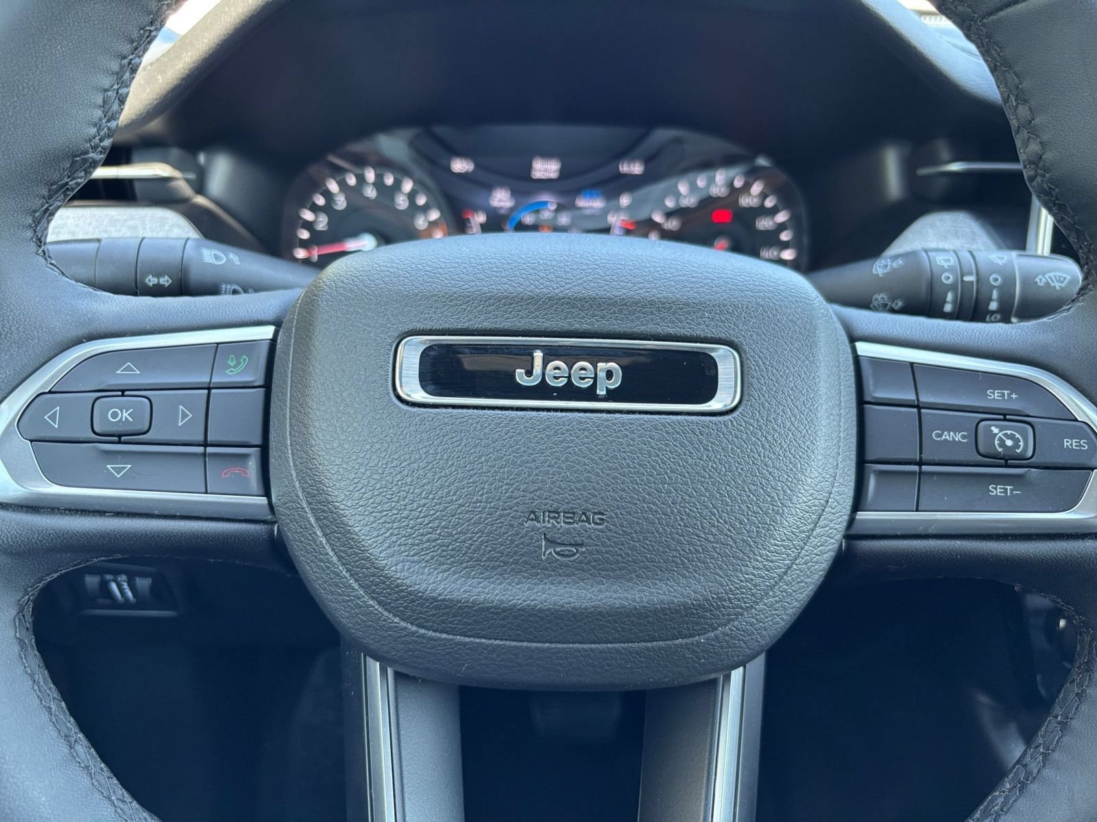 Used 2025 Jeep Compass Latitude AWD/4WD image 28