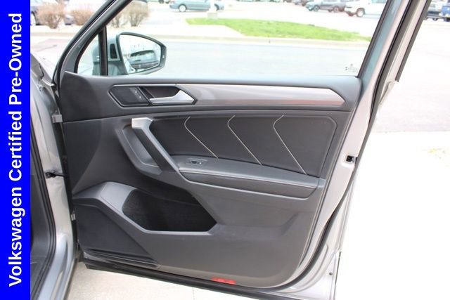 Used 2023 Volkswagen Tiguan SE w/ Panoramic Sunroof Package image 21