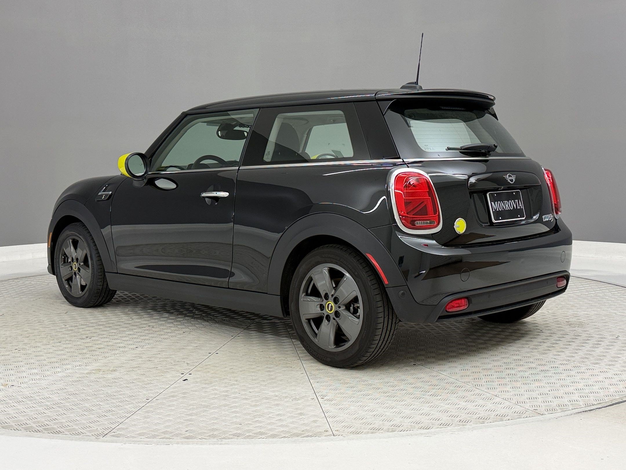 Certified 2024 MINI Cooper SE FWD image 3