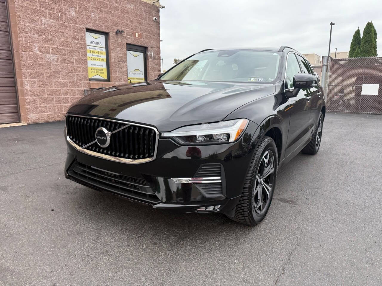 Used 2022 Volvo XC60 B5 Momentum image 5