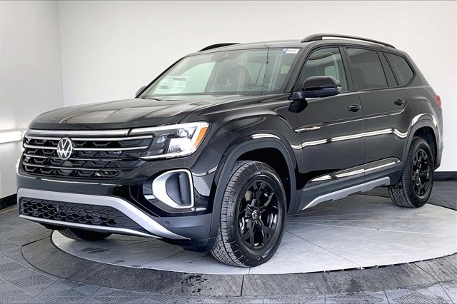 New 2026 Volkswagen Atlas Peak Edition image 2