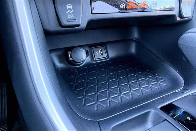 Used 2025 Toyota RAV4 XLE FWD image 15