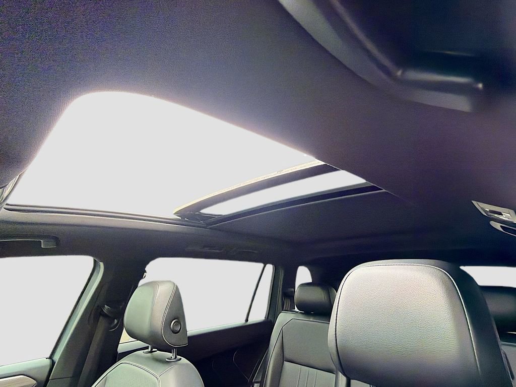 Used 2022 Volkswagen Tiguan SE R-Line image 27