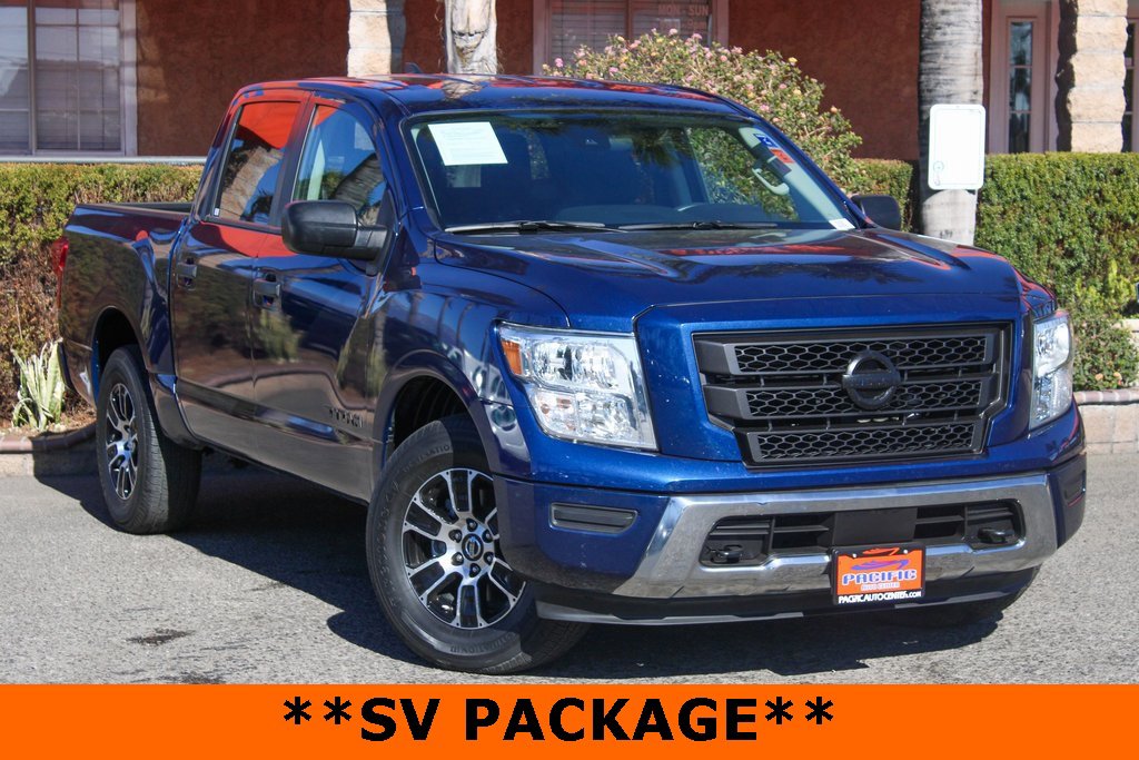 Used 2022 Nissan Titan SV image 2