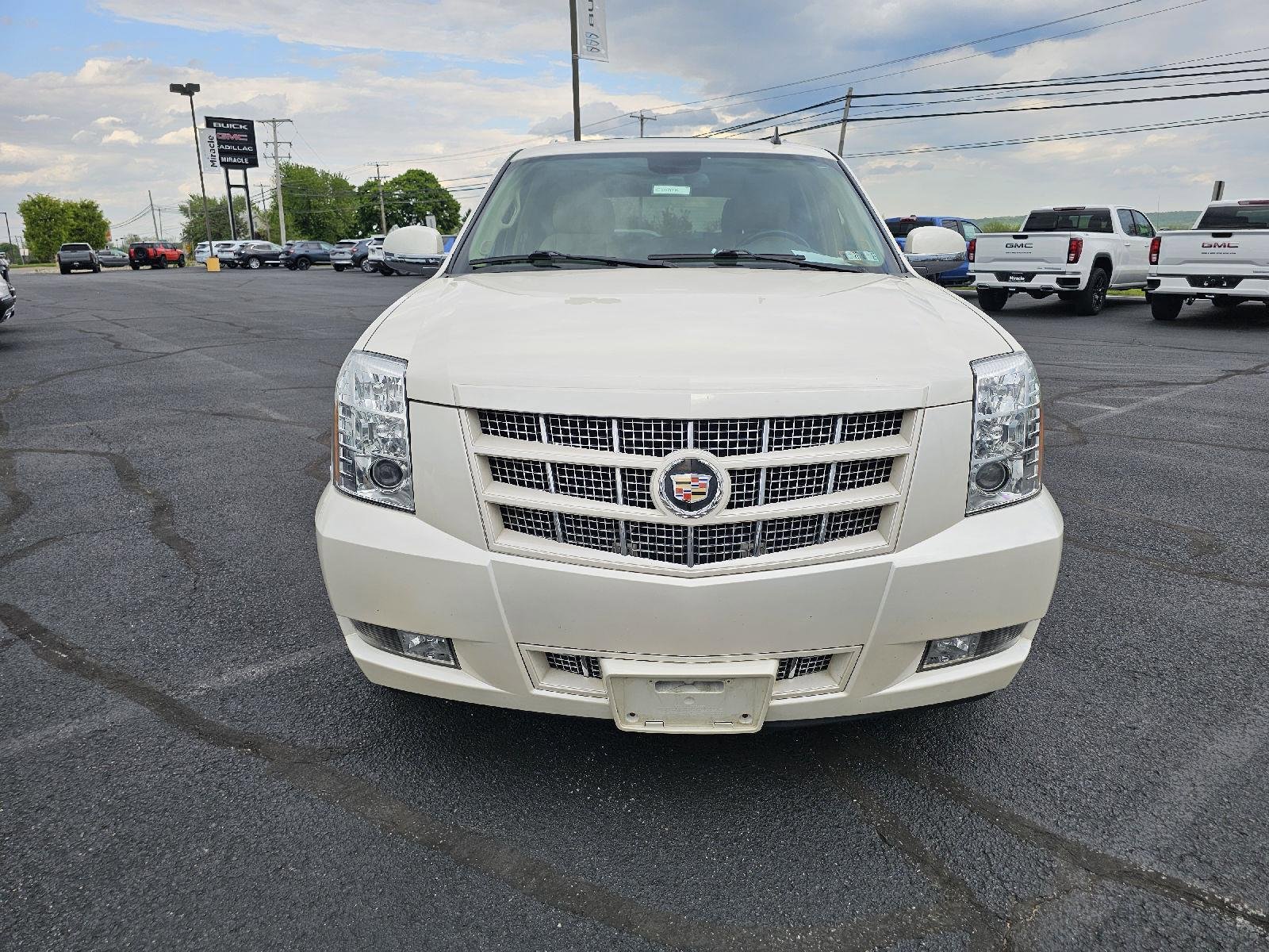 Used 2013 Cadillac Escalade Premium AWD/4WD image 2