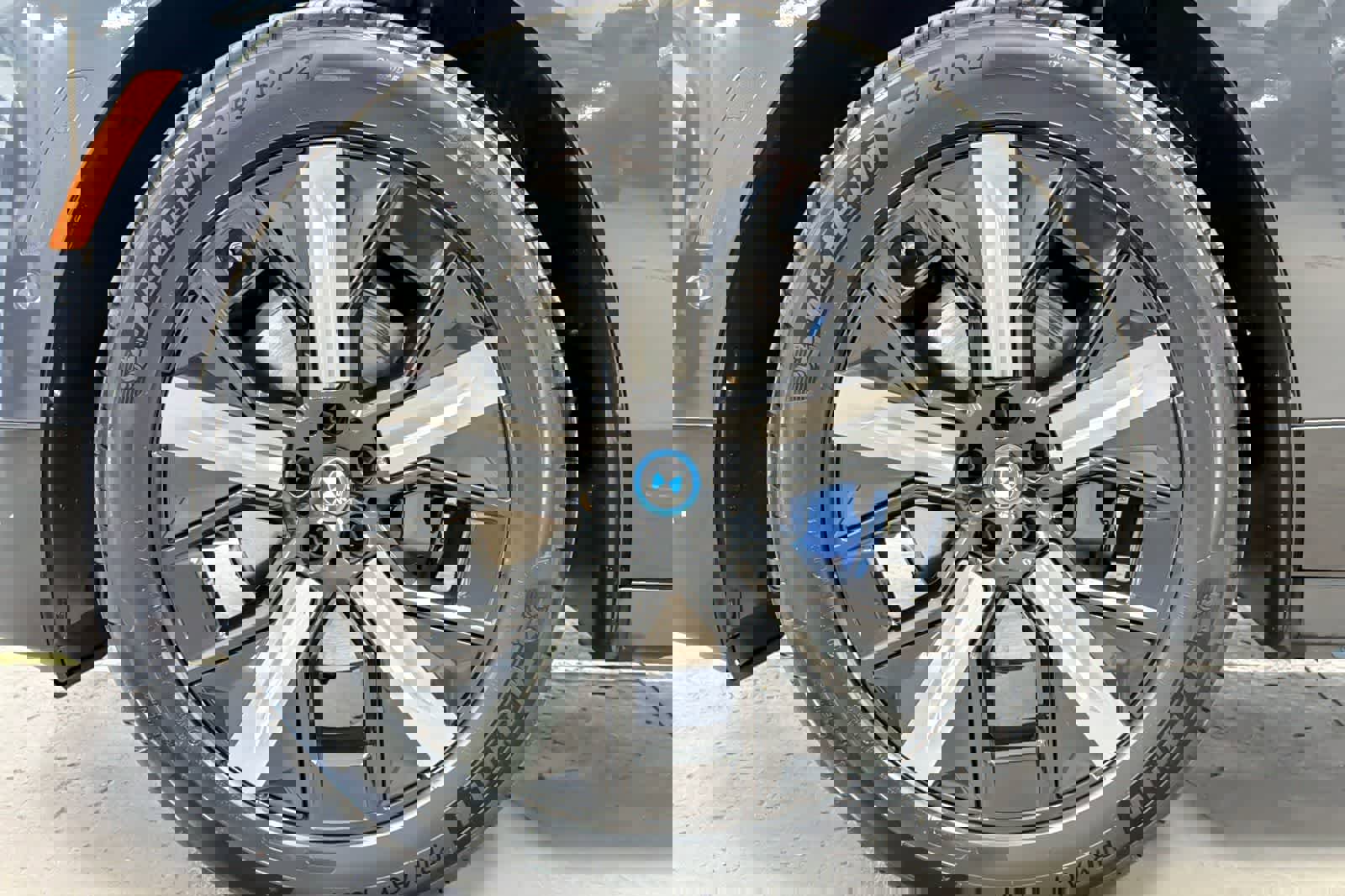 Used 2023 BMW iX xDrive50 w/ Premium Package image 27