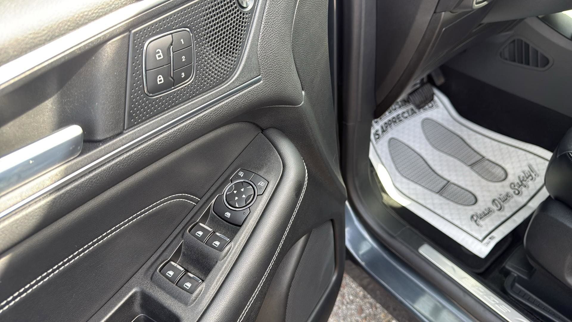 Certified 2022 Ford Edge Titanium image 26