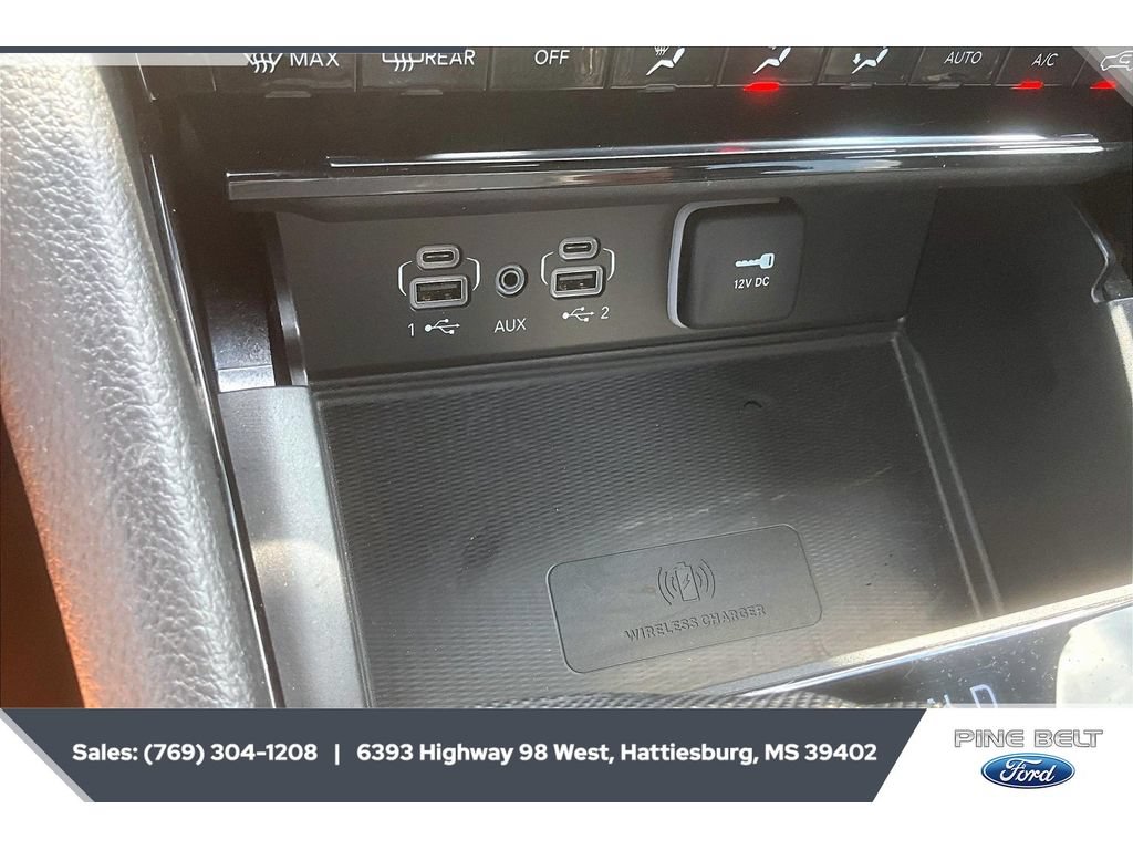 Used 2023 Jeep Grand Cherokee Altitude AWD/4WD image 24