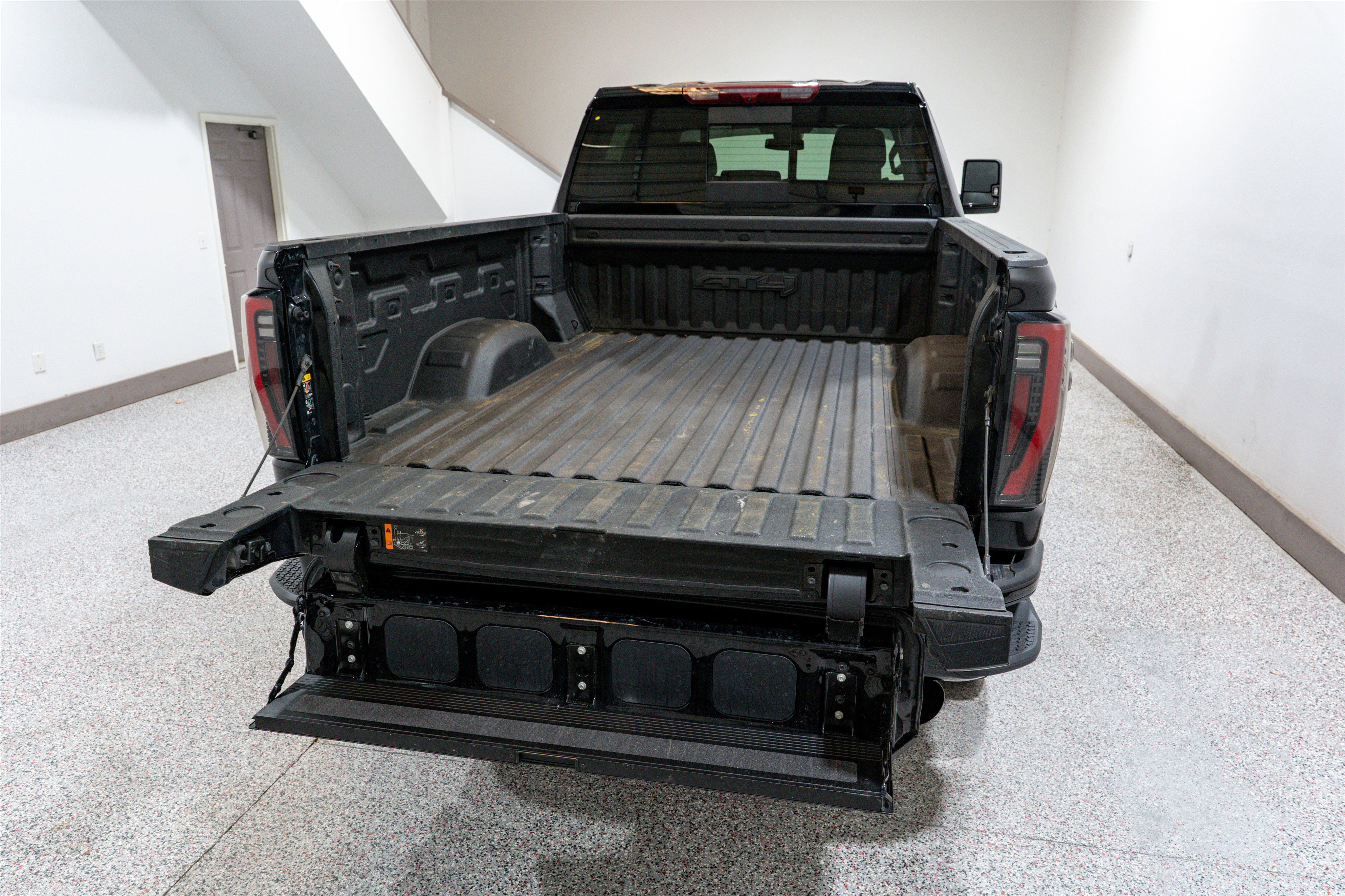Used 2024 GMC Sierra 2500 AT4 w/ AT4 Preferred Package image 11