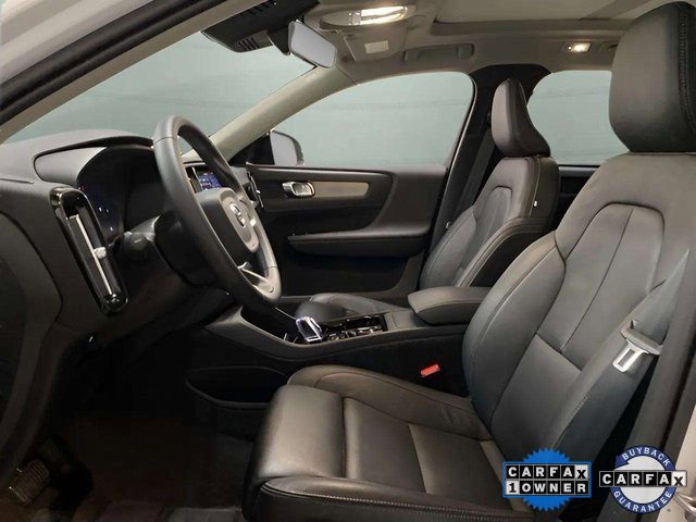 Used 2025 Volvo XC40 B5 Plus image 18