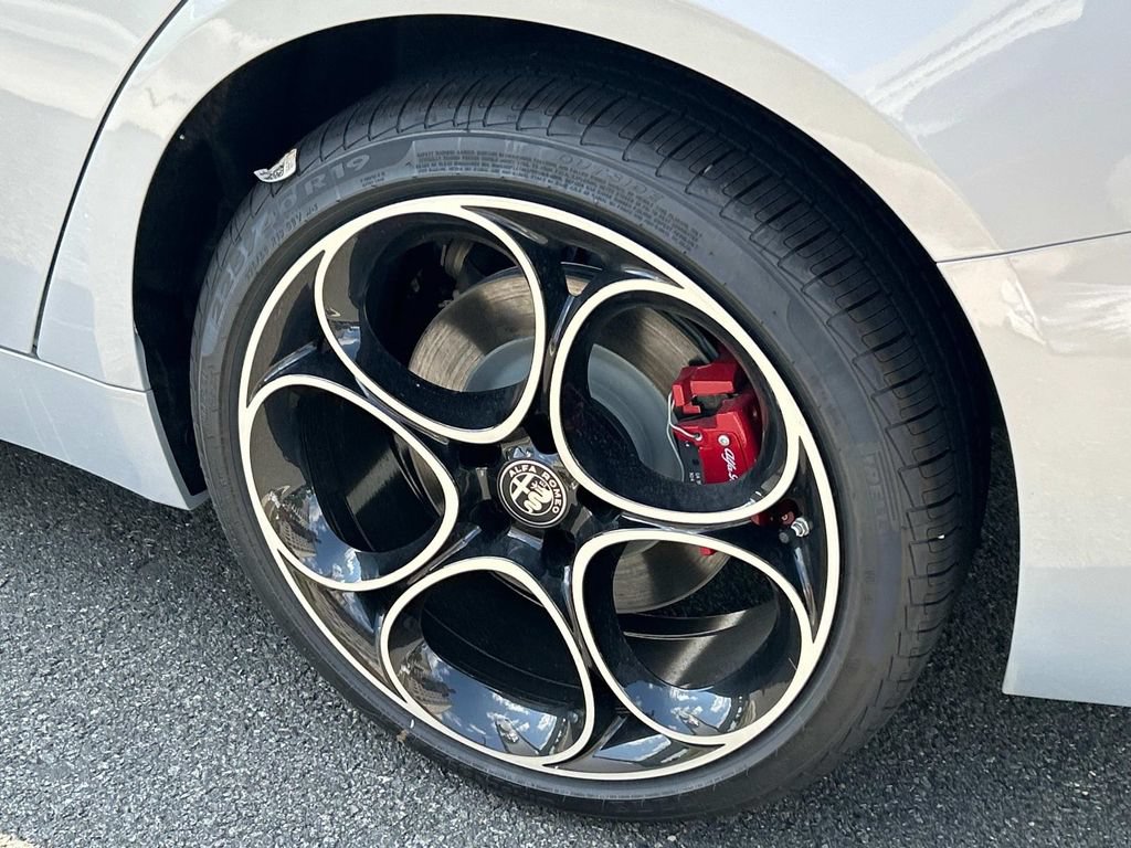 New 2025 Alfa Romeo Giulia AWD image 13