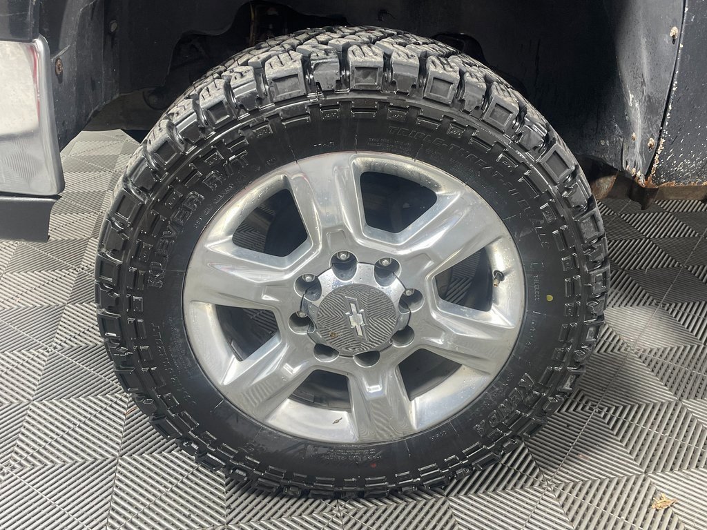 Used 2009 GMC Sierra 2500 SLT w/ SLT Convenience Package image 11