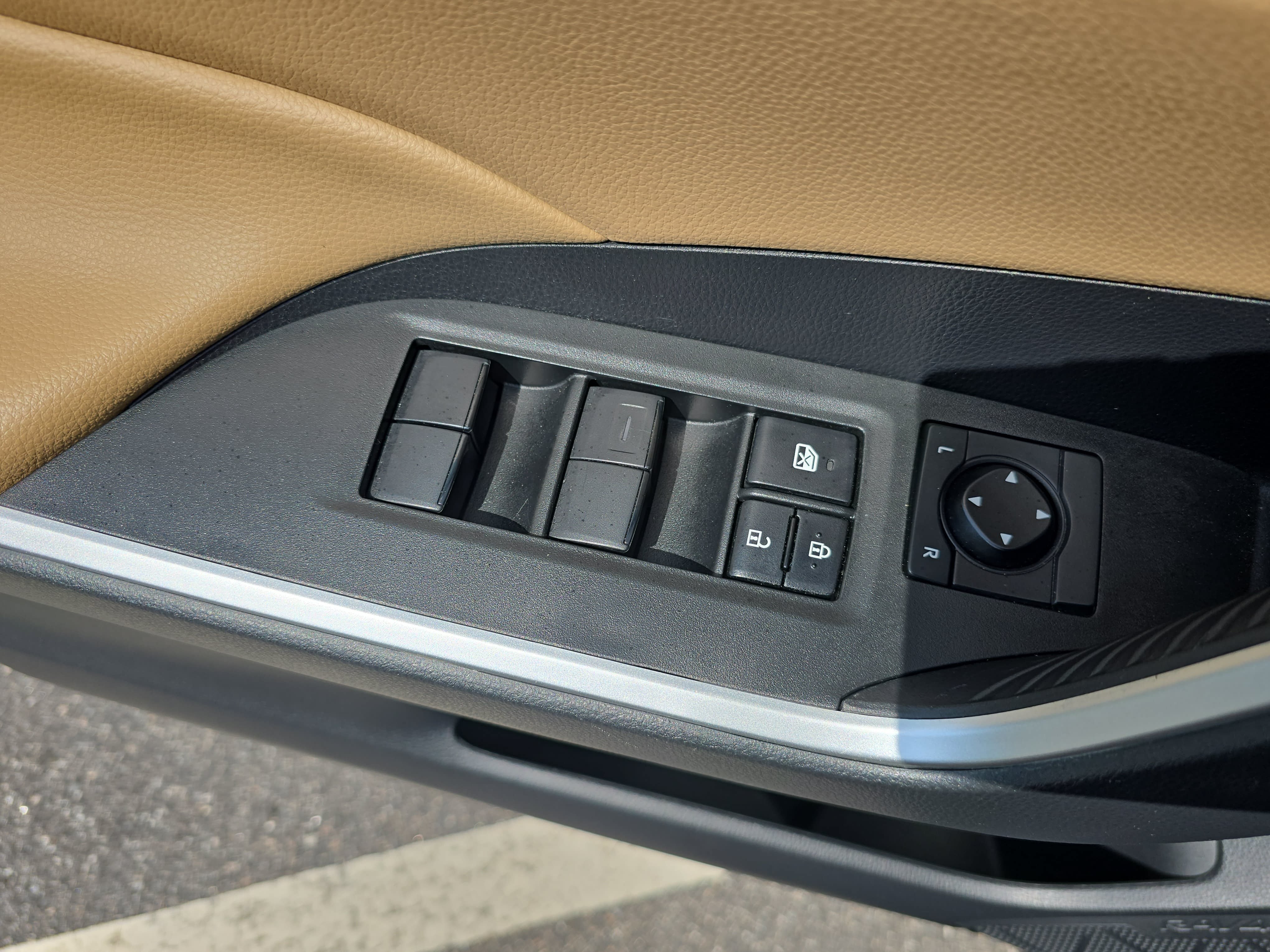 Certified 2024 Toyota RAV4 LE AWD/4WD image 29