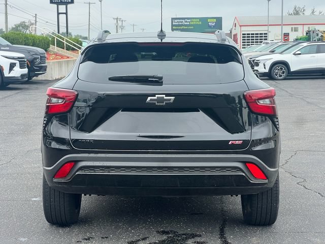 Used 2024 Chevrolet Trax RS w/ Sunroof Package FWD image 38