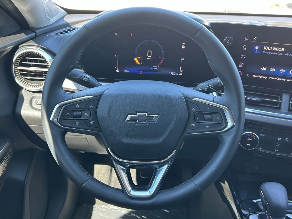 Used 2026 Chevrolet Trax ACTIV w/ Sunroof Package FWD image 18