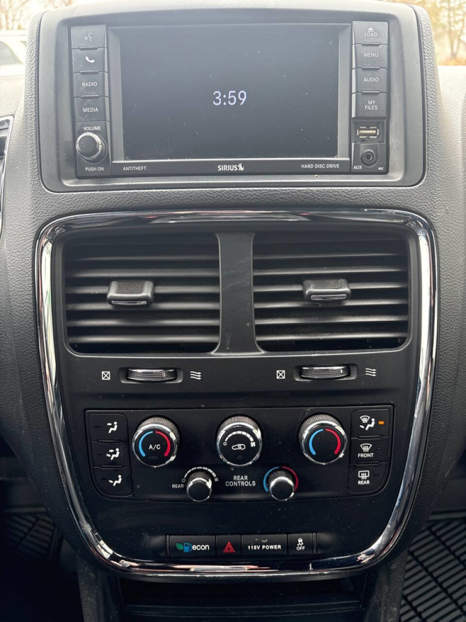 Used 2018 Dodge Grand Caravan SXT w/ Blacktop Package FWD image 13