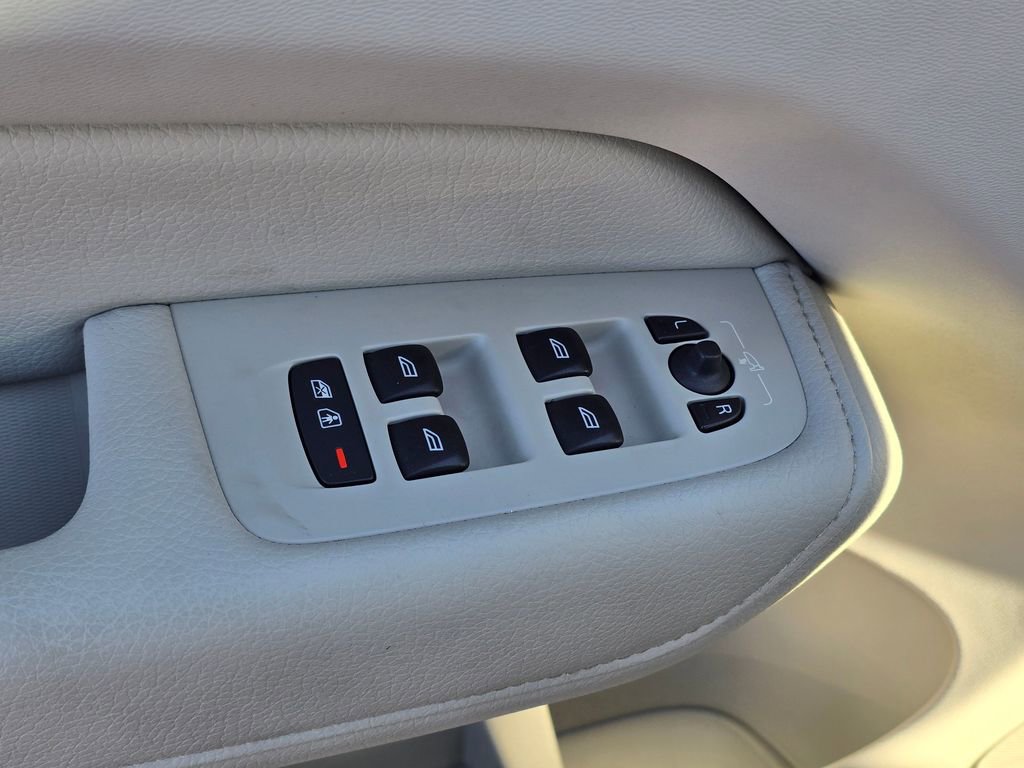 Used 2022 Volvo XC60 B5 Momentum image 20