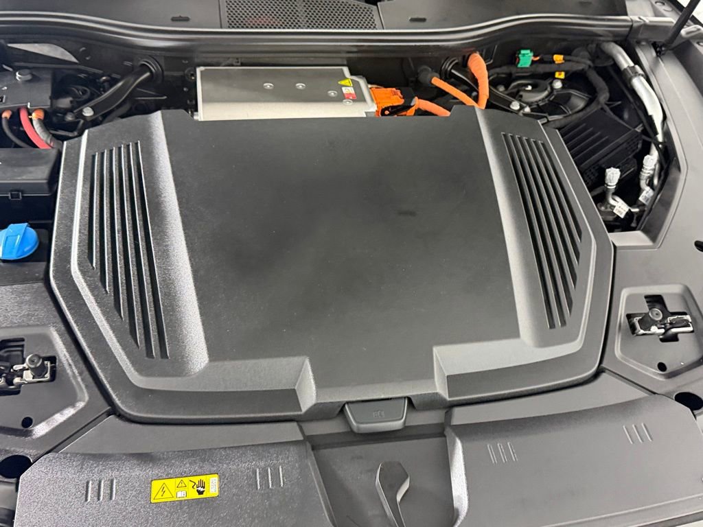 Used 2024 Audi Q8 e-tron Premium image 34