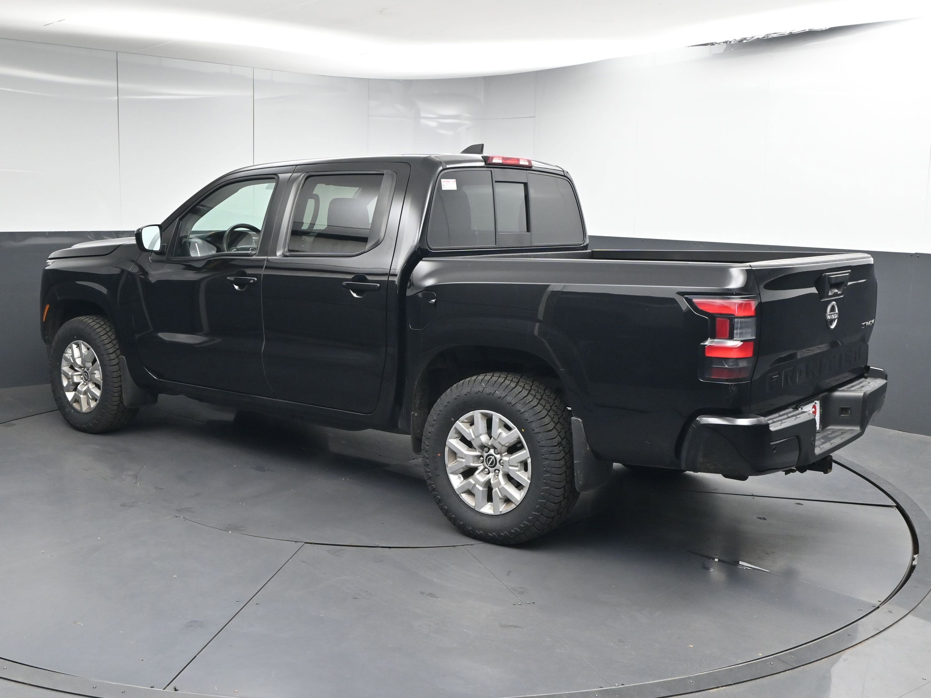 Certified 2022 Nissan Frontier SV w/ Technology Package image 6