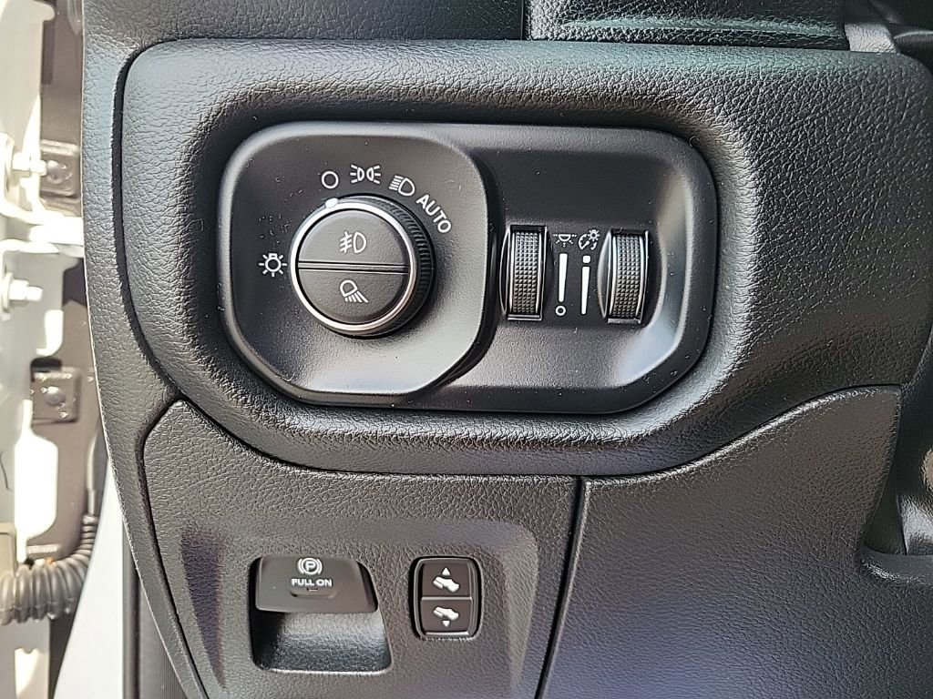 Used 2024 RAM 1500 Laramie AWD/4WD image 22