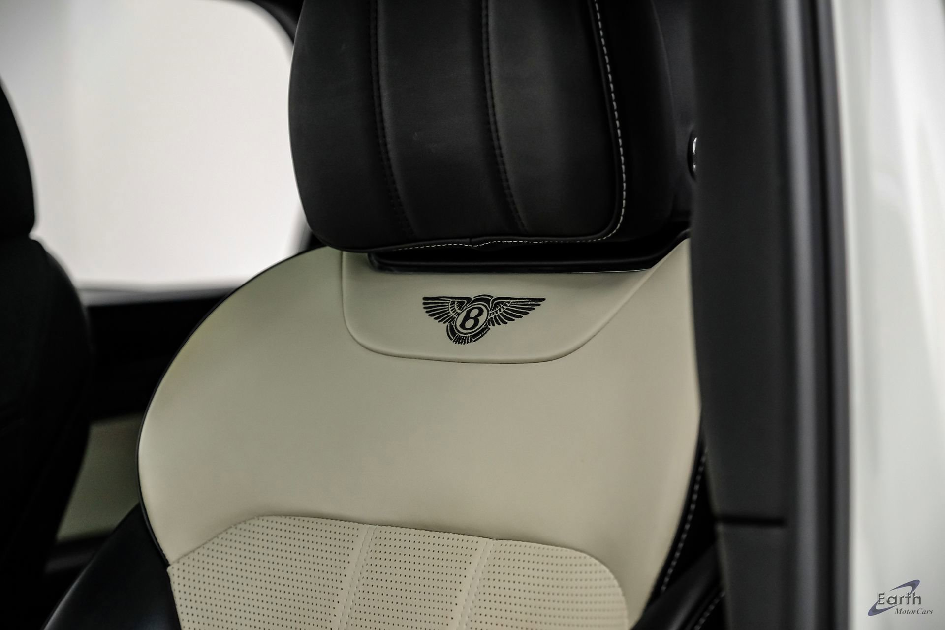 Used 2019 Bentley Bentayga image 37