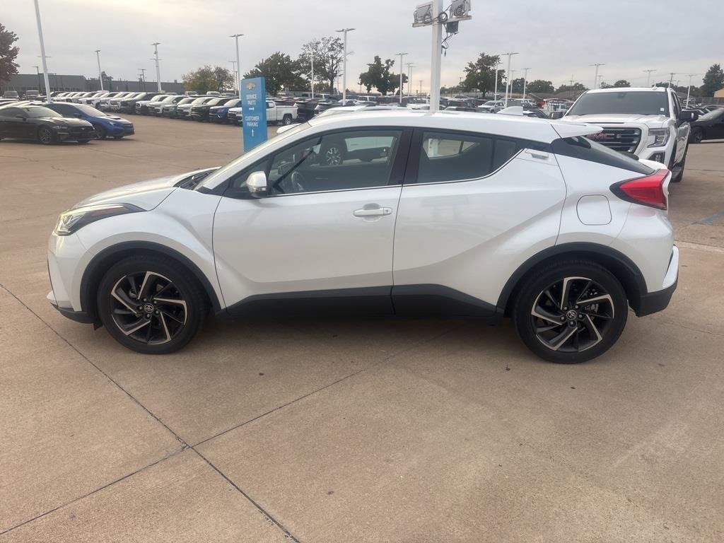 Used 2022 Toyota C-HR XLE image 3