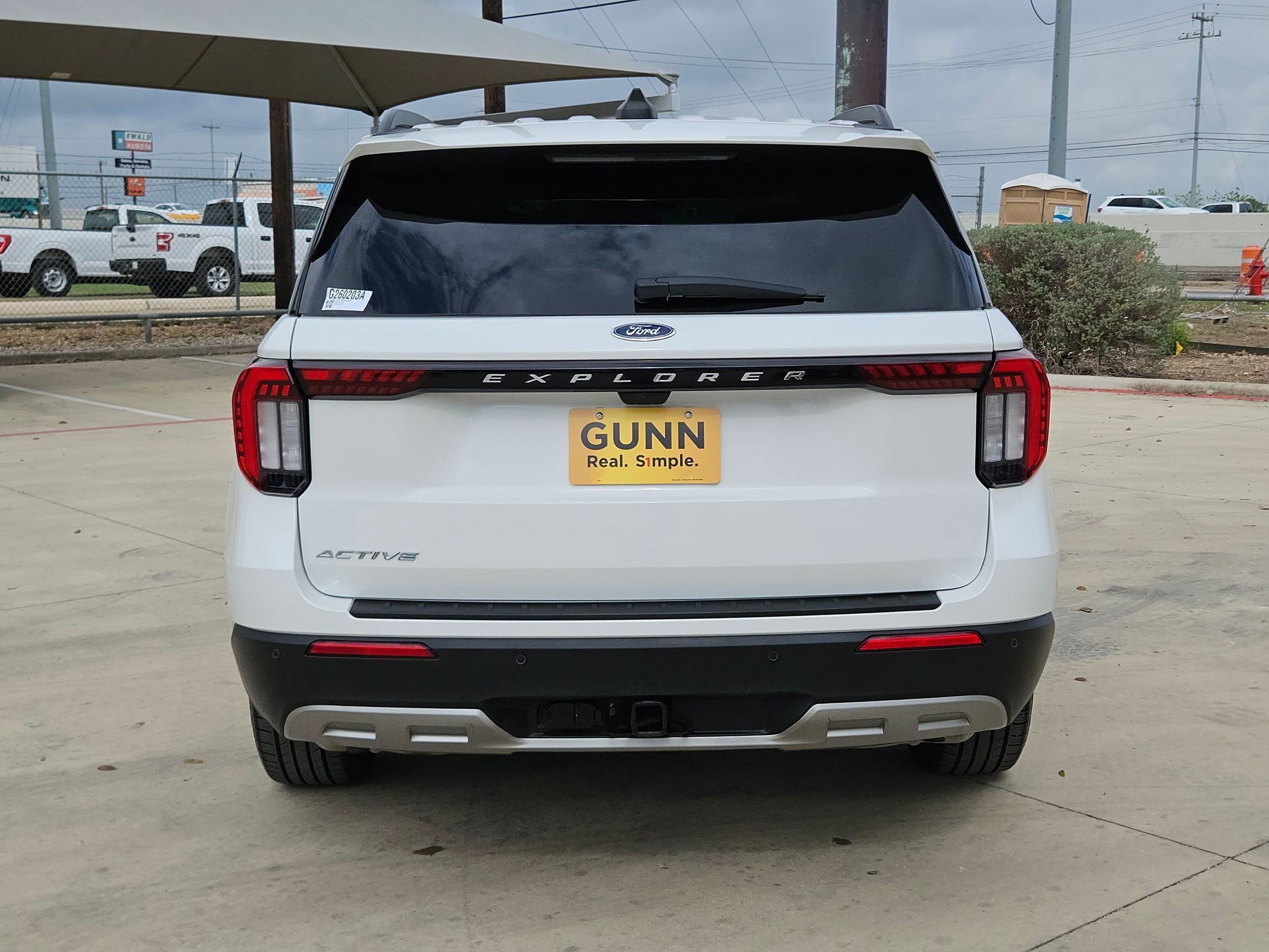 Used 2025 Ford Explorer Active w/ Active Comfort Package RWD image 4